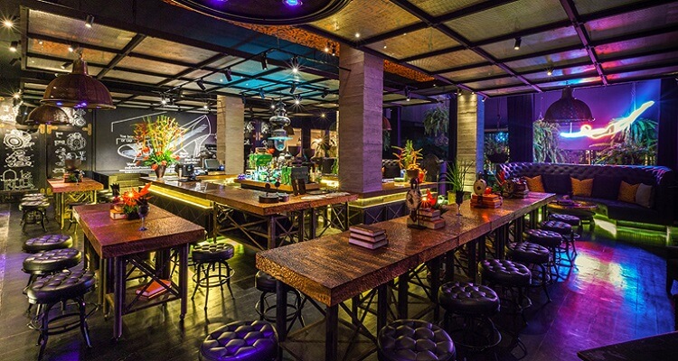In der Hotel Bar des Slate Hotels können Sie gemütlich Cocktails schlürfen und sich gegenseitig kennen lernen