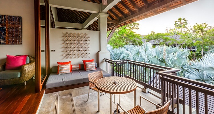 Zimmer-Terrasse des Slate Hotels in Phuket