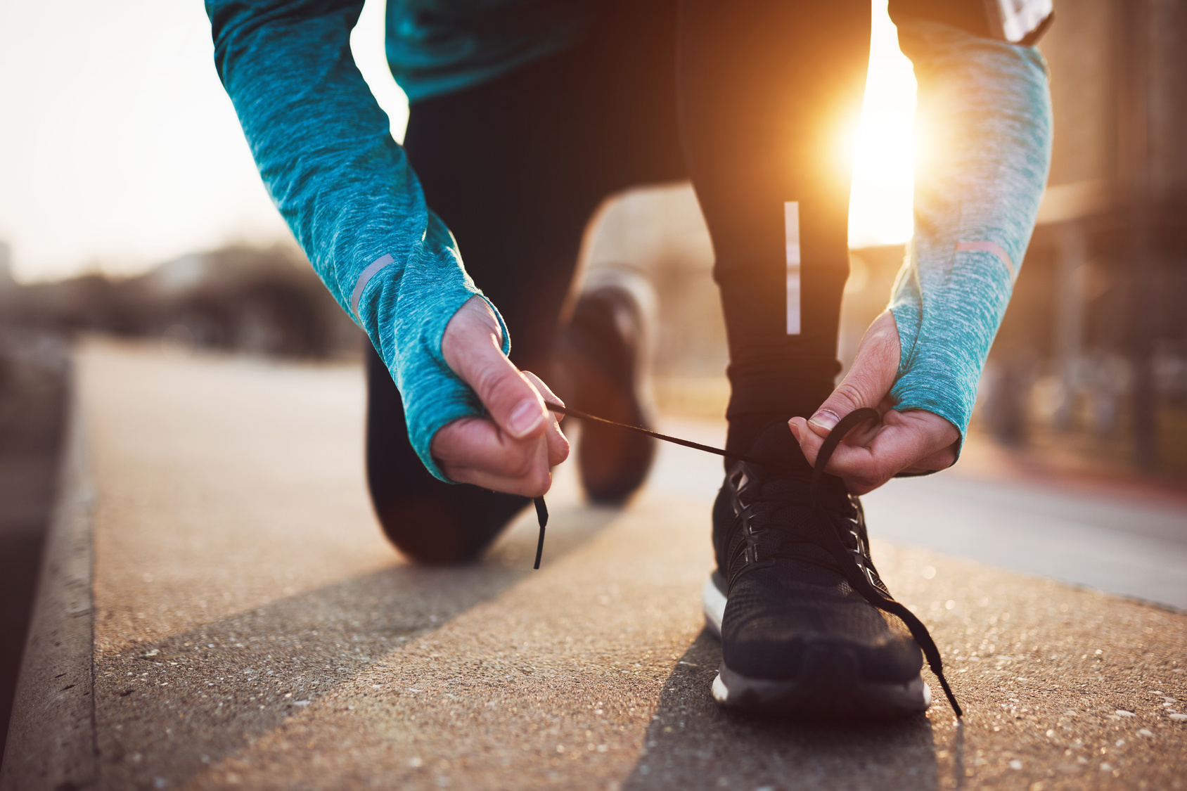 Sportlicher Single beim Joggen auf einer Gruppenreise mit adamare
