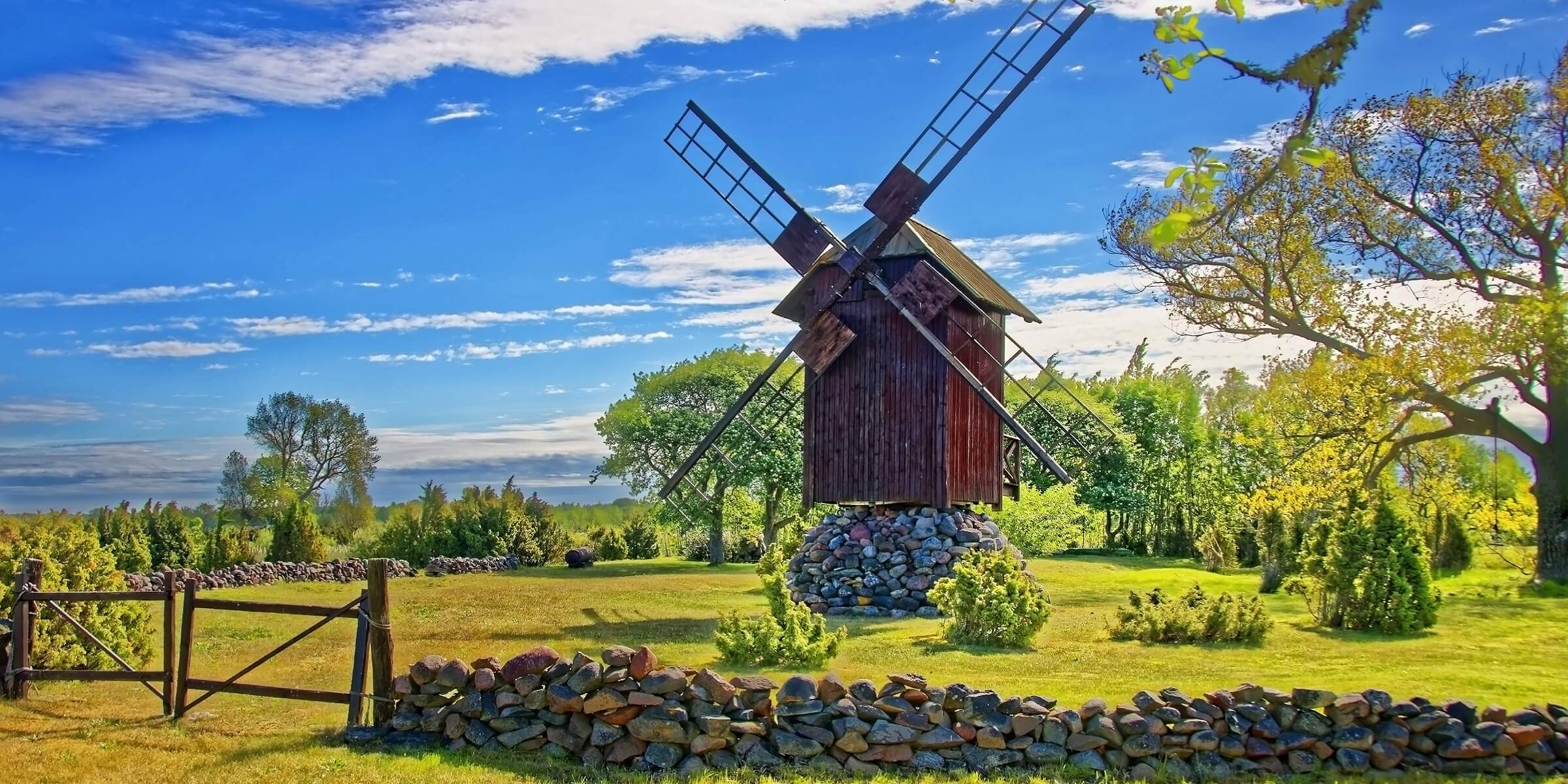 Sie werden auf Ihrer Singlereise kleine Windmühle im Baltikum sehen