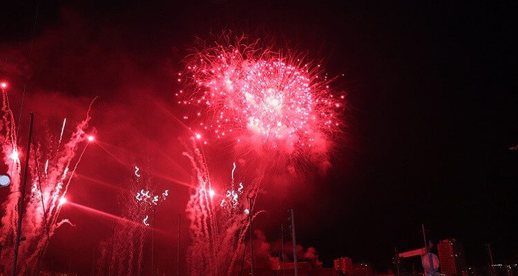 Das Feuerwerk am Nationalfeiertag in Frankreich ist unglaublich schön