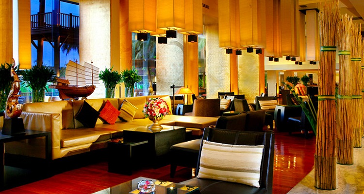 Die Hotel-Lobby des Ramada Hotels lädt zu gemütlichen Abenden ein