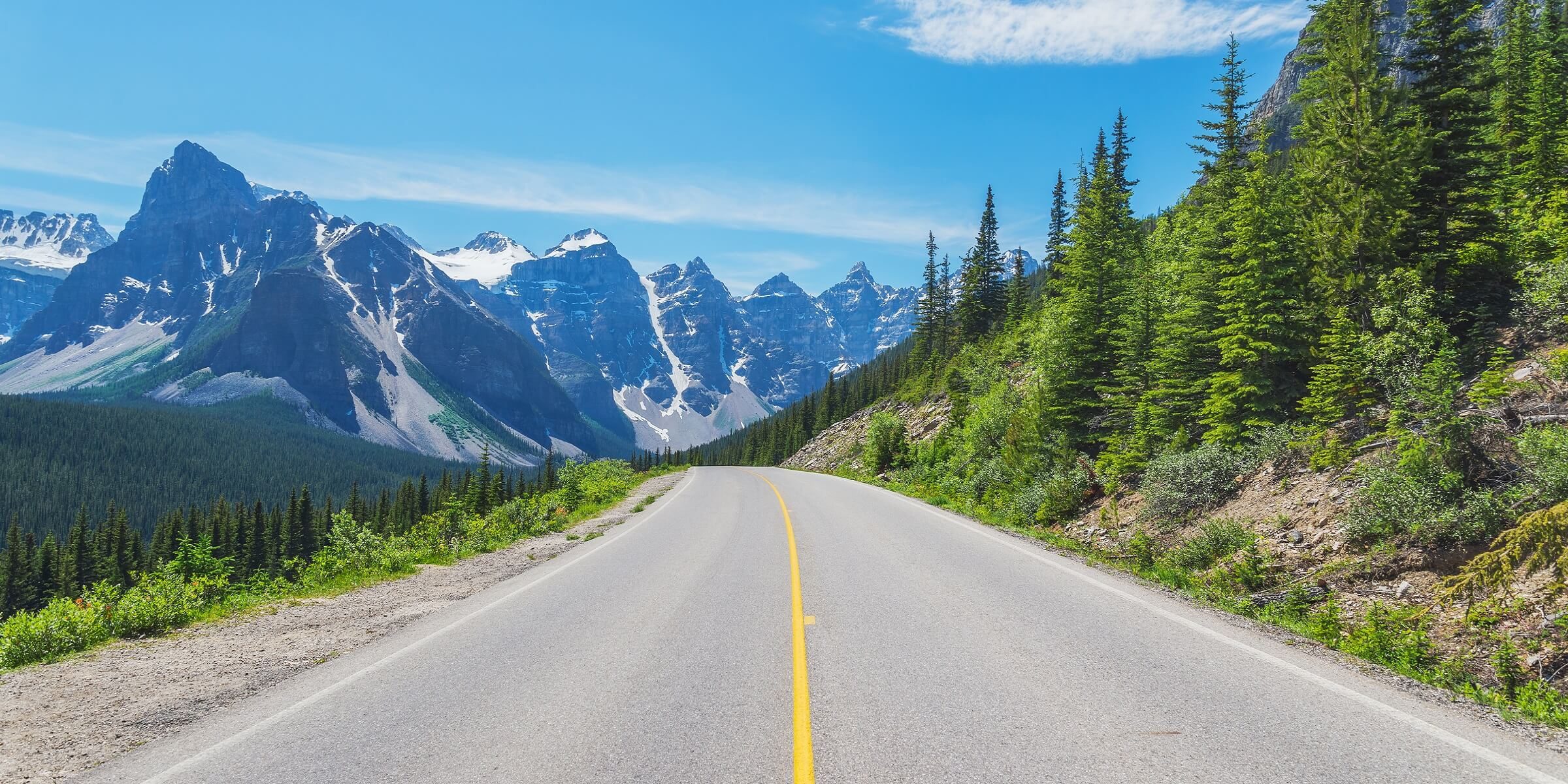 Der Highway zu den Rocky Mountains in Kanada