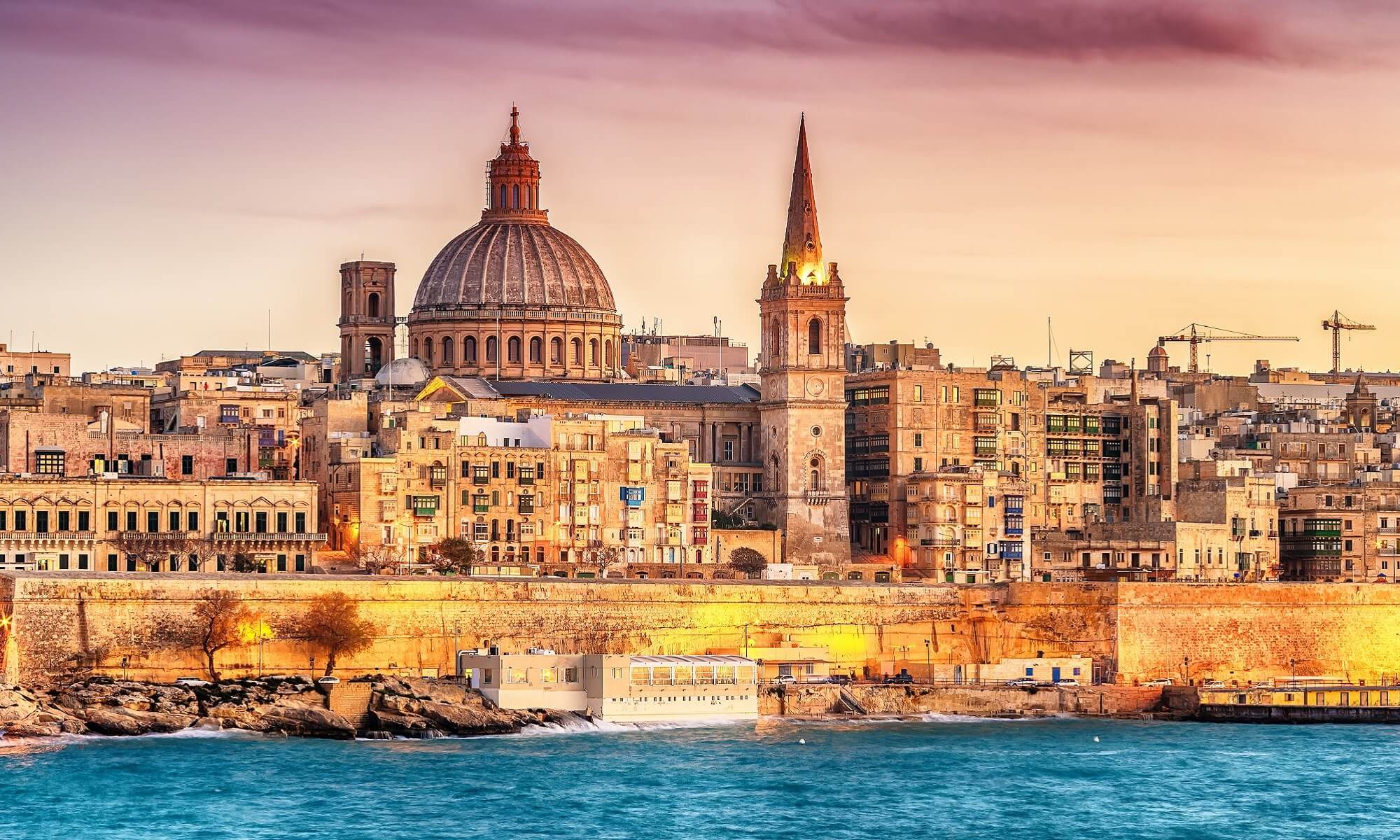 Die Skyline von Malta in abendlicher Stimmung