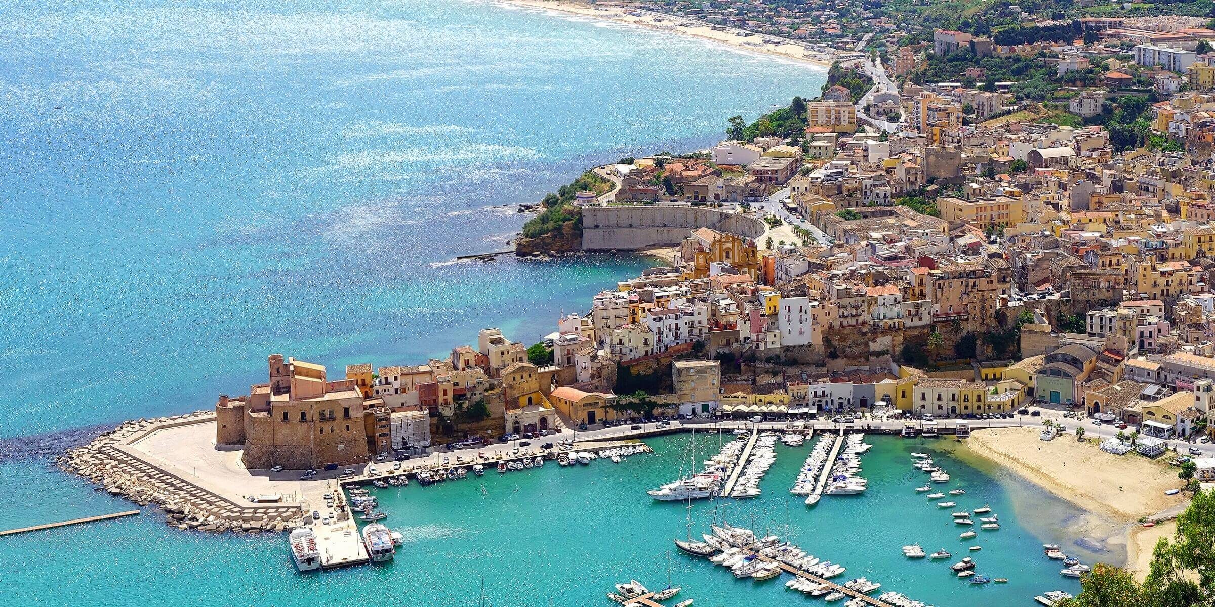 Auf Ihrer Reise auf Sizilien machen Sie einen Halt in der Bucht von Castellammare