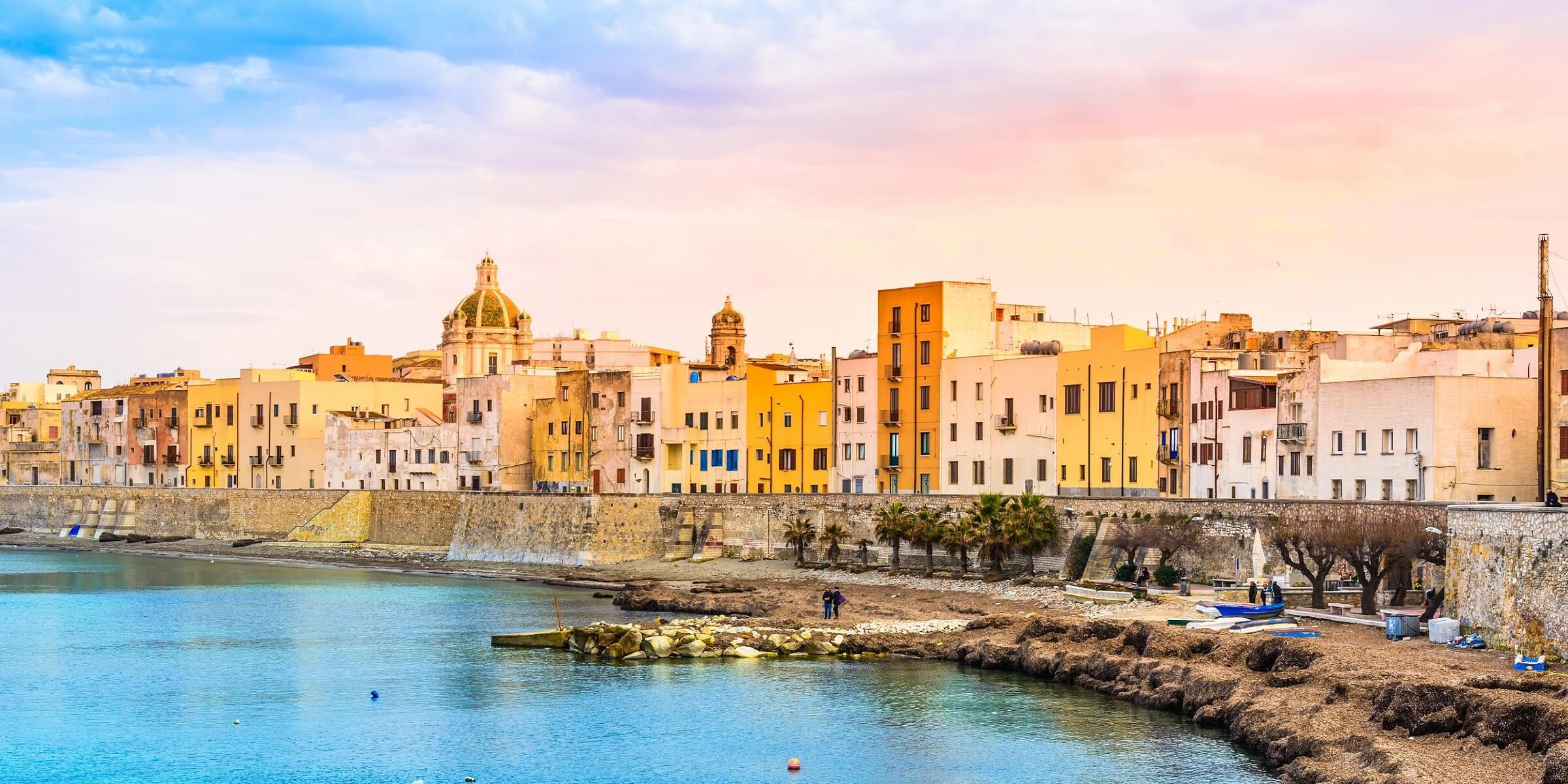 Abendliches Panorama von Trapani auf Sizilien