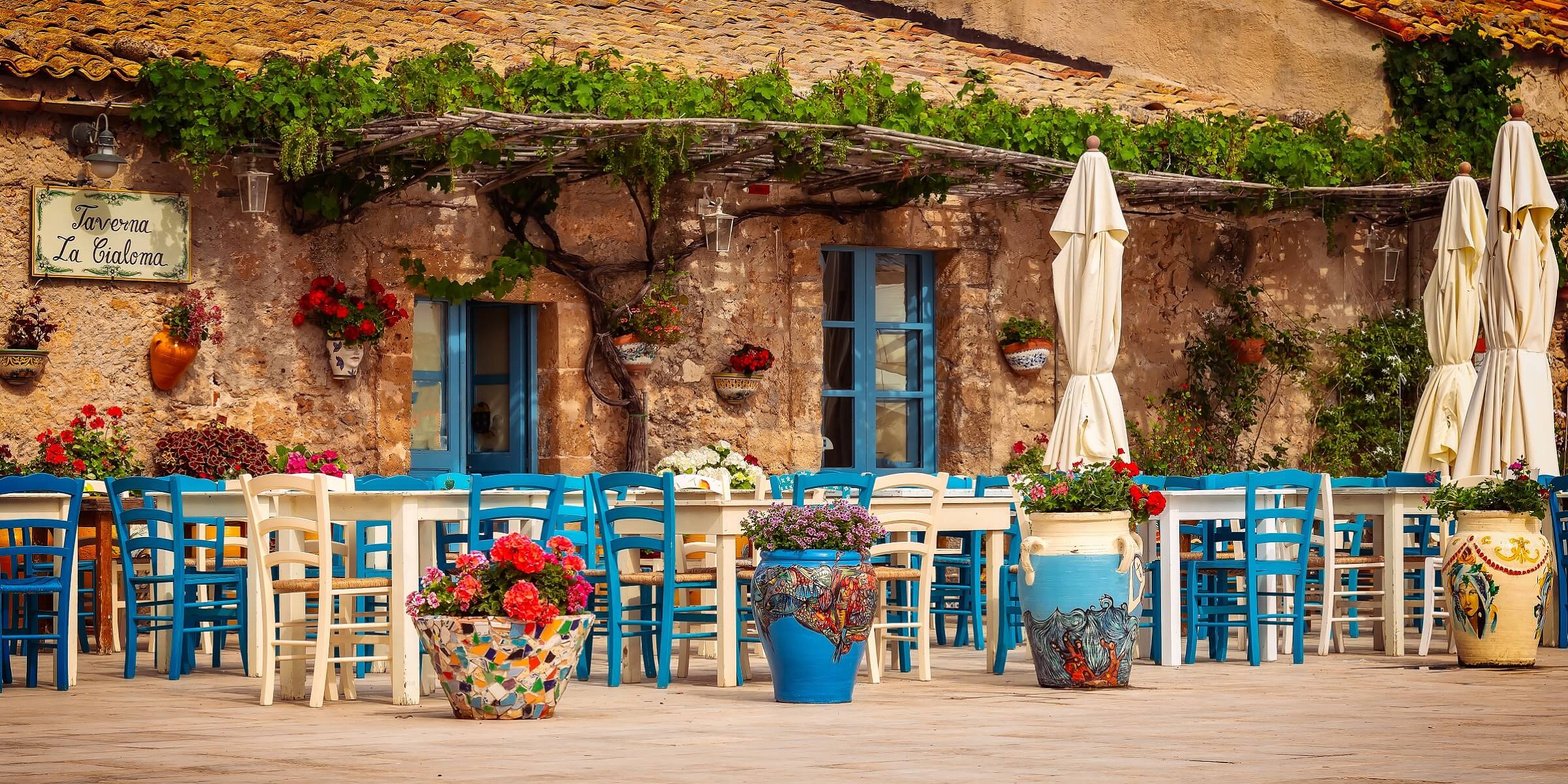 Genießen Sie auf Ihrer Singlereise zyprische Spezialitäten in einer Taverne