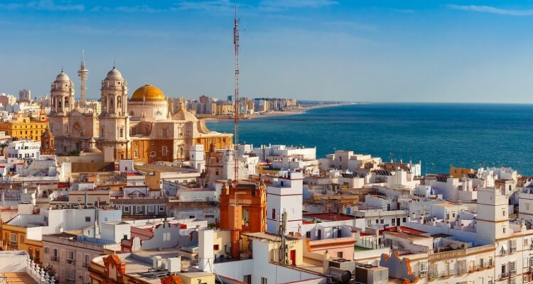 Cadiz die älteste Stadt Europas, deren Altstadt von drei Seiten vom Meer umschlossen ist.