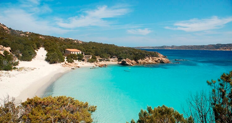 Während Ihrem Single Urlaub auf Sardinien können Sie viel Zeit in den traumhaften Badebuchten verbringen