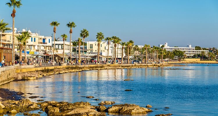 Im Hafen von Paphos können Sie in Ihrer Freizeit Kaffee trinken, bummeln oder machen auf was Sie Lust haben