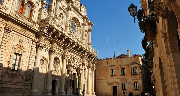 Lecce ist eine ganz besondere Stadt. Zahlreiche Gebäude und Kirchen entstanden hier in dem typischen Barockstil.