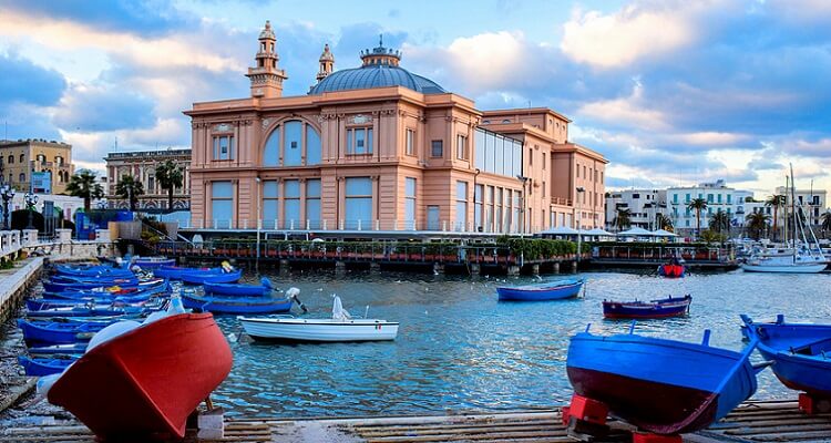 Das Theater in Bari, Apulien