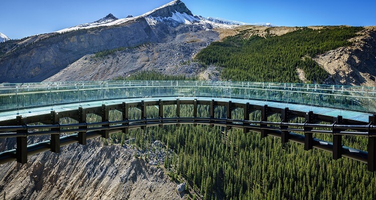 Spannung pur in Ihrem Singleurlaub: der gläserne Skywalk in Kanada