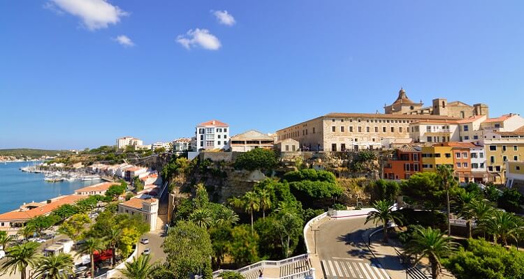 Die Hauptstadt Mahon in Menorca