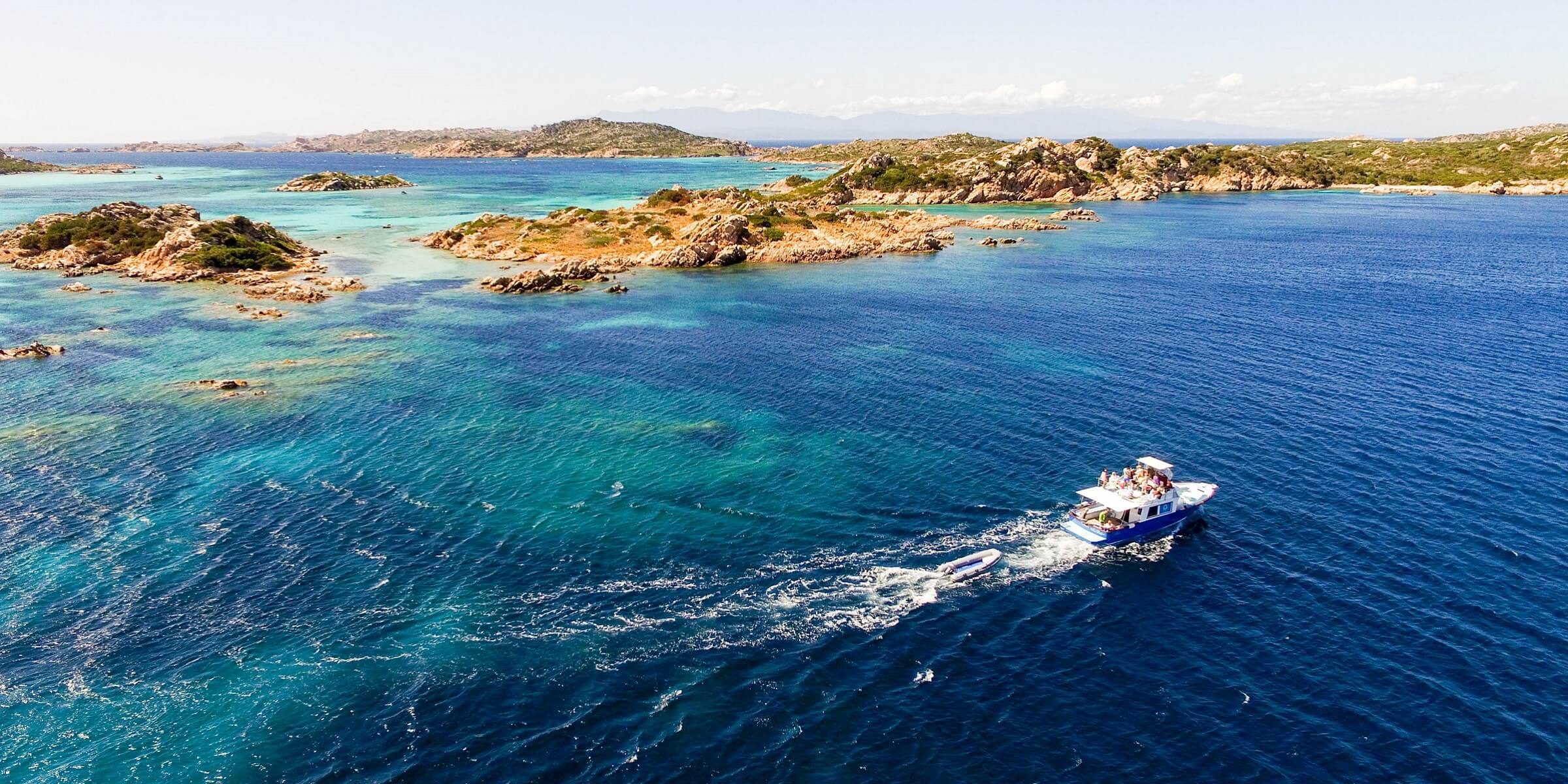 Sardinien wird nicht umsonst die kleine Schwester der Karibik genannt - blaues Wasser und weiße Strände