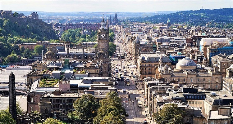 Erleben Sie die lebendige Innenstadt von Edinburgh