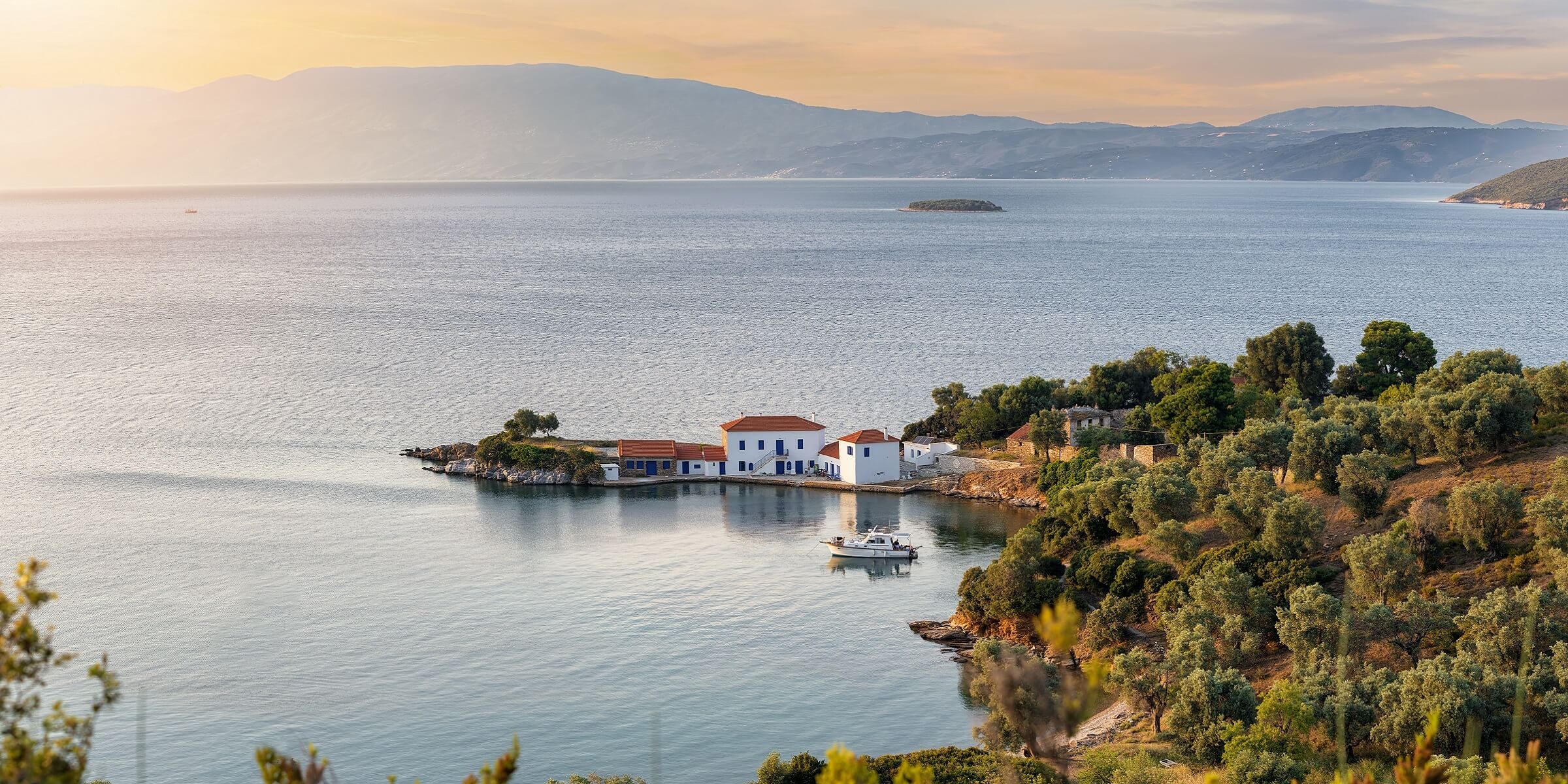 Wunderschöner Sonnenuntergang bei Volos