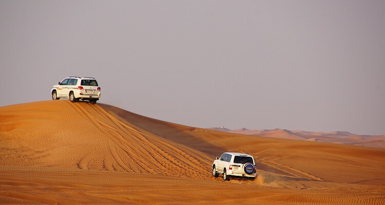 Mit dem Jeep durch die Wüste Abu Dhabis