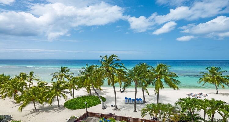 Der Strand des Coconut Court Hotels auf Barbados