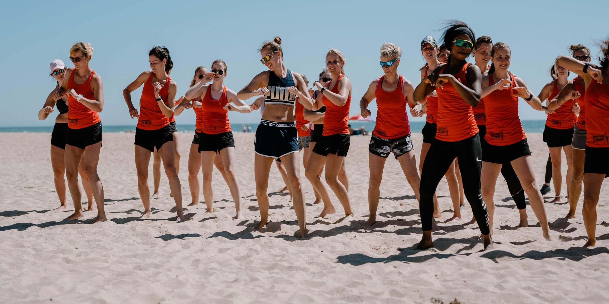 Gruppe am Strand beim Women's Health Camp