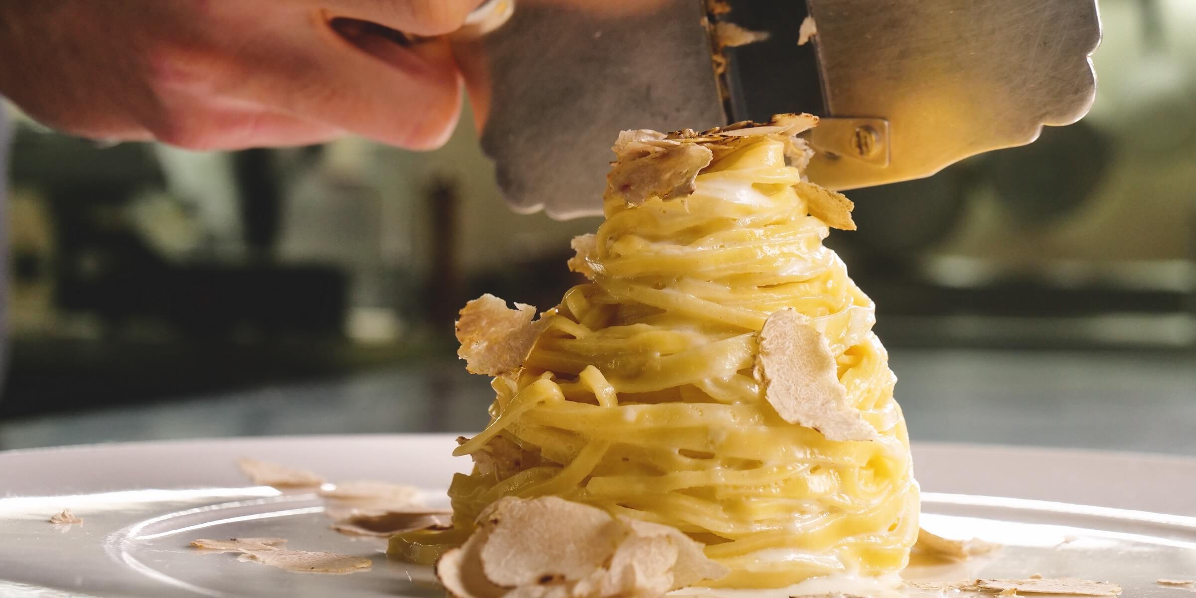 Pasta mit weißem Trüffel in Italien