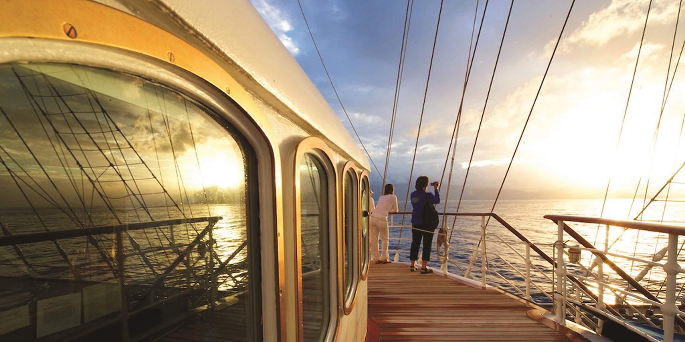 Spektakulärer Sonnenuntergang bei einer Star Clipper Reise bei adamare SingleReisen