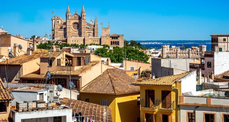 Singlereise nach Mallorca - Kathedrale von Palma mit Altstadt