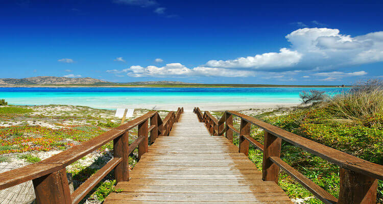 Singlereisen nach Sardinien - Brücke zum Strand