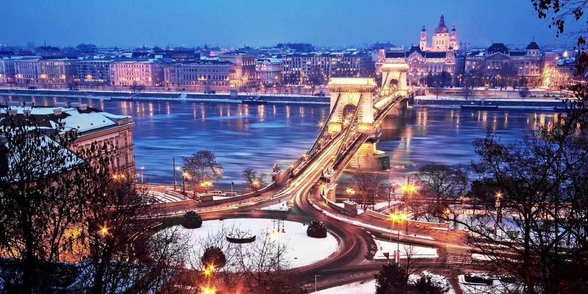 Singlereise nach Budapest - Kettenbrücke im Winter