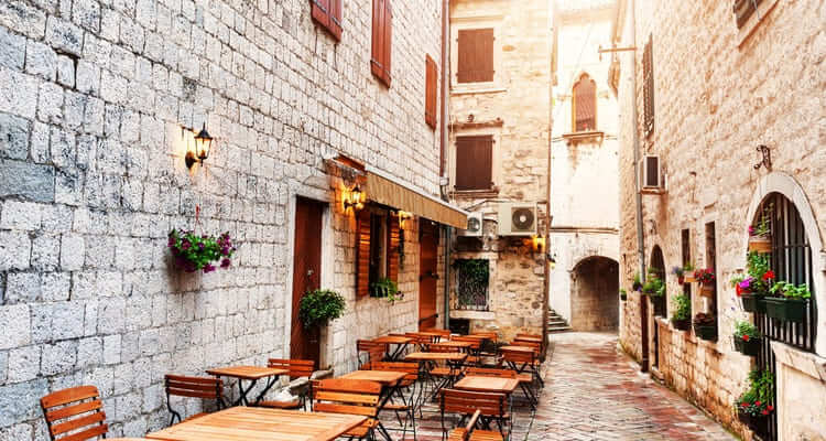 Singlereise nach Montenegro - Gasse in Kotor