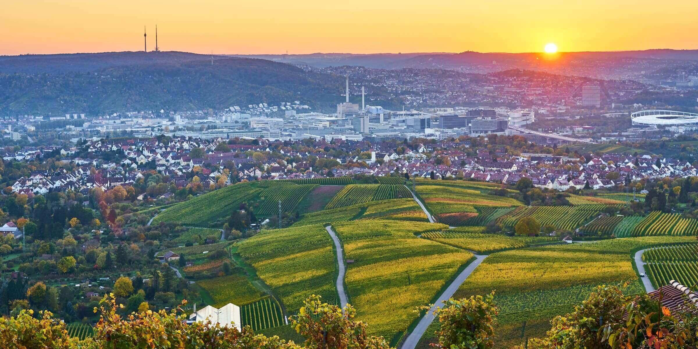 Singlereise nach Stuttgart - Skyline im Sonnenuntergang