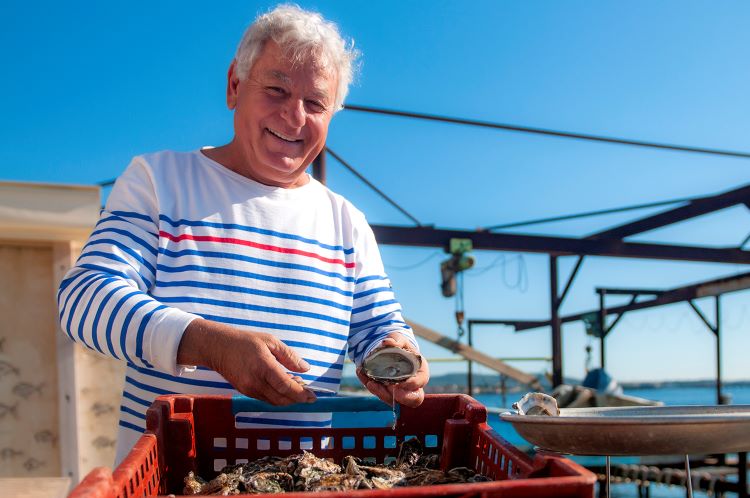 Eine Austernverkostung erwartet unsere Gaeste auf der adamare Singlereise Languedoc