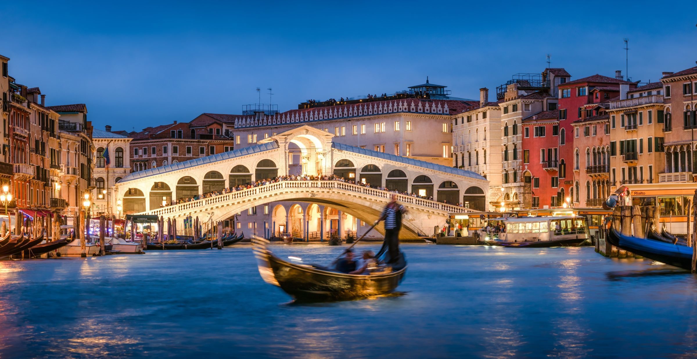 Venedig in besonderer Abendstimmung erleben die Gaeste auf der adamare Singlereise nach Venetien