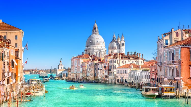 Venedig mit seiner Lagune wird ebenso besichtigt auf der adamare Singlereise nach Venetien