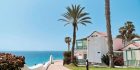 Blick von der Anlage des Aldiana Club Fuerteventura auf Bungalows und das Meer