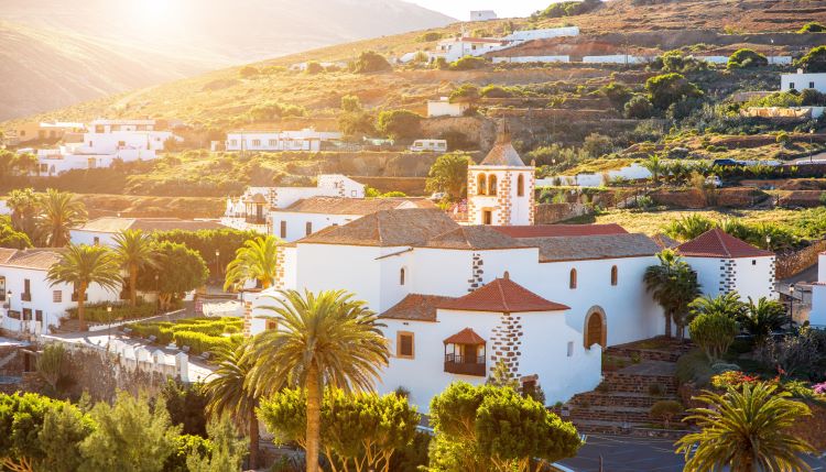 Der Ort Betancuria auf der Inselrundfahrt bei der adamare Singlereise nach Fuerteventura