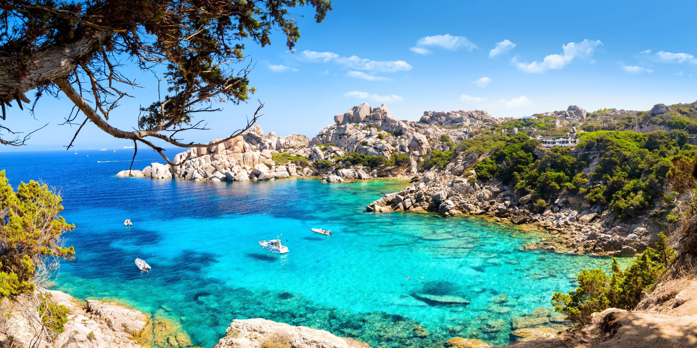 Herrlich Badebucht am Capo Testa bei der adamare Singlereise Sardinien