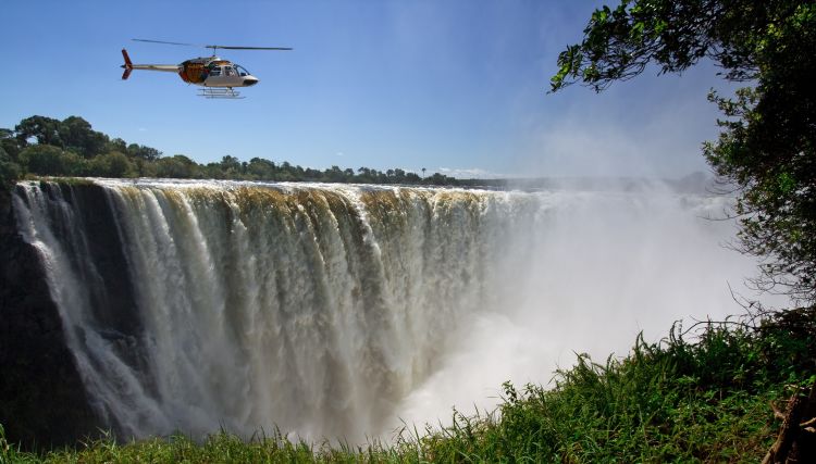 Helikopter Flug über die Victoria Wasserfälle auf der adamare Singlereise